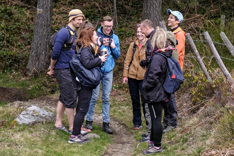 Groupe d'un atelier photo nature au smartphone dans le Pilat rigole, bonne ambiance