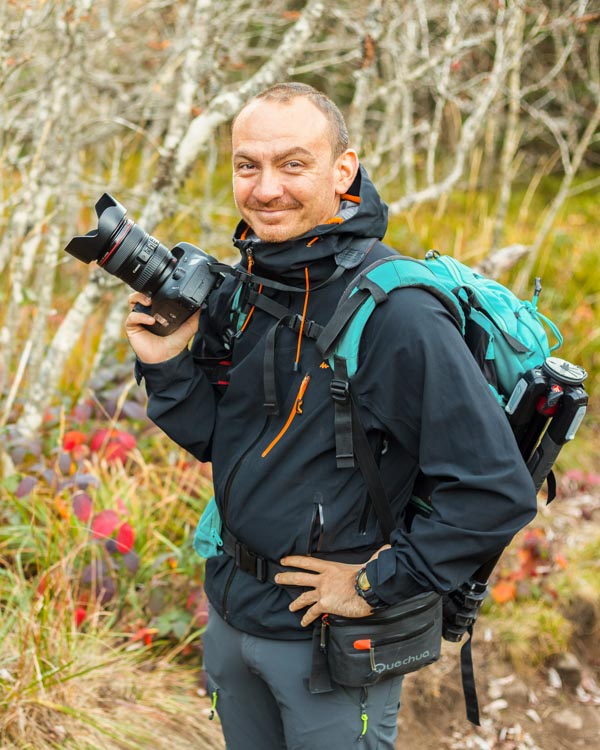 Xavier en forêt dans la Loire avec son appareil photo