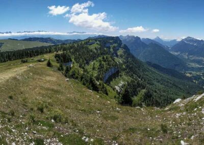 Vue panoramique de la nature de montagne du massif de la Chartreuse